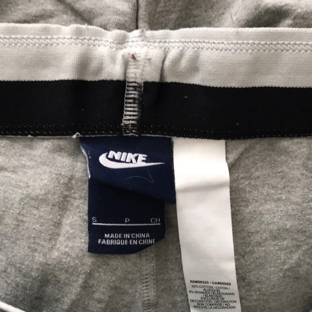 NIKE Sportswear Classics High Waist Womens Leggings | S